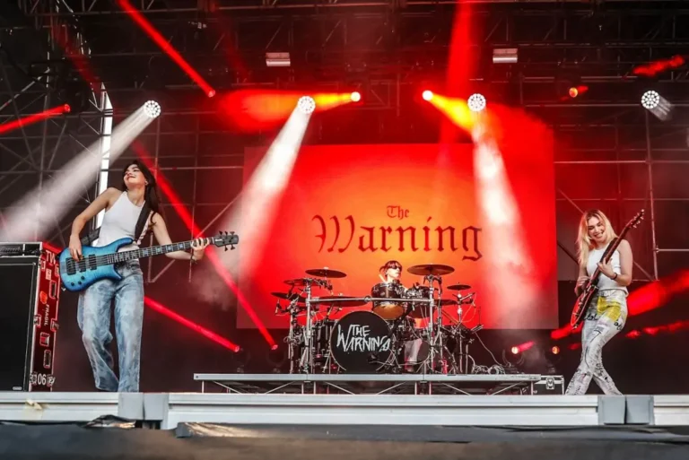 El hate sin sentido a The Warning