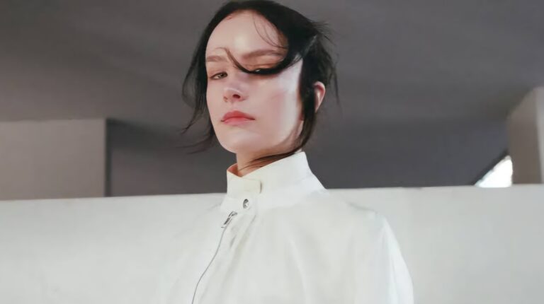 Ela Minus regresa a CDMX con un show en el Foro Puebla