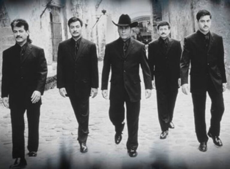 Tres Canciones “Directo al Corazón” con Los Tigres del Norte 