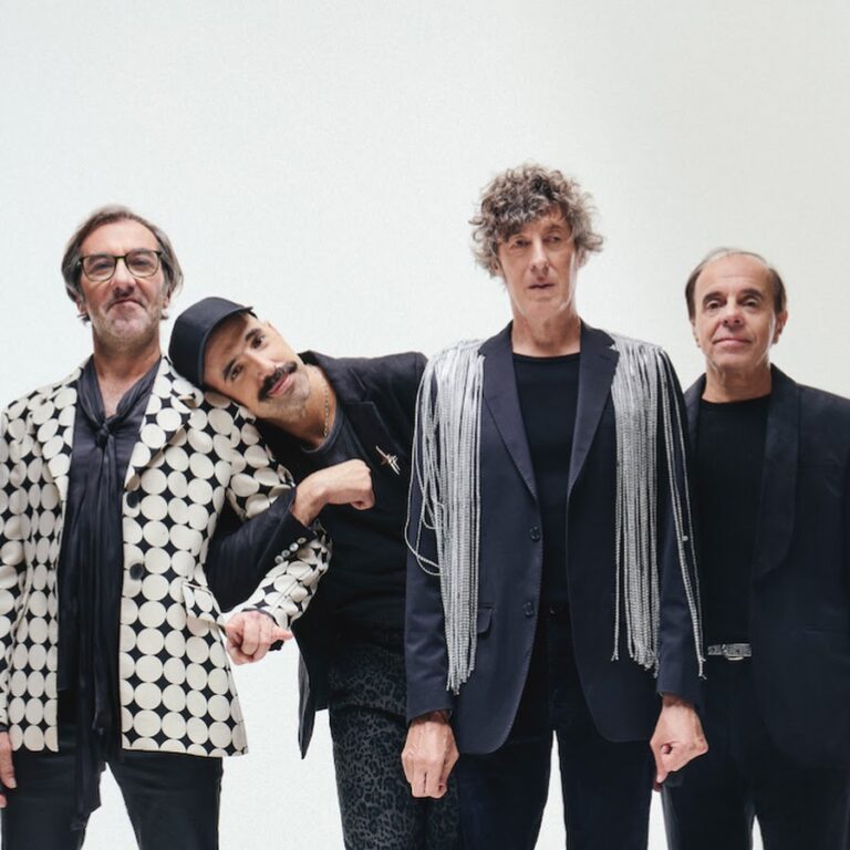 El lado soleado del palacio de los deportes con el Cuarteto de Nos.