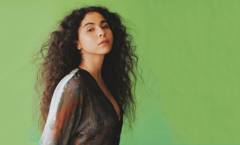 Silvana Estrada trae suaves luvias al Teatro Metropólitan